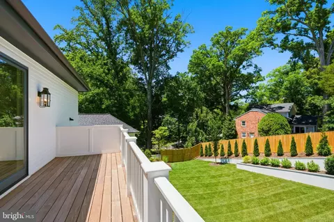 Exterior - 6008 Oakdale Rd, Mclean, VA 22101 photo 7 of 14