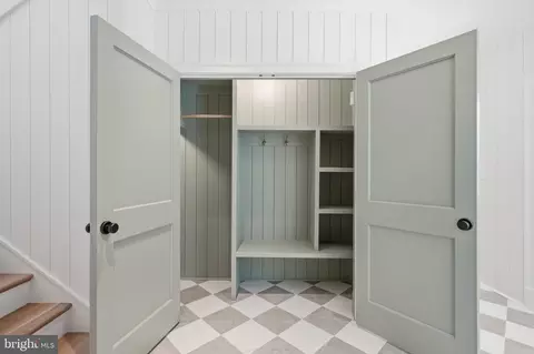 Entry Way - 6008 Oakdale Rd, Mclean, VA 22101 photo 25 of 25