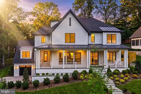 Exterior - 6008 Oakdale Rd, Mclean, VA 22101 photo 2 of 14