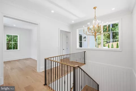 Entry Way - 6008 Oakdale Rd, Mclean, VA 22101 photo 9 of 25