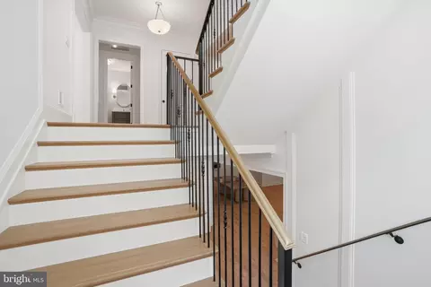 Entry Way - 6008 Oakdale Rd, Mclean, VA 22101 photo 18 of 25