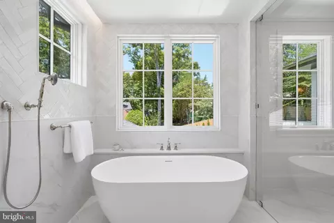 Bath - 6008 Oakdale Rd, Mclean, VA 22101 photo 6 of 12