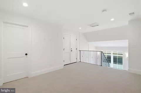 Entry Way - 6008 Oakdale Rd, Mclean, VA 22101 photo 16 of 25