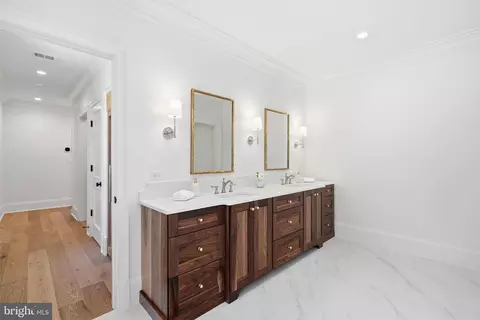 Entry Way - 6008 Oakdale Rd, Mclean, VA 22101 photo 14 of 25