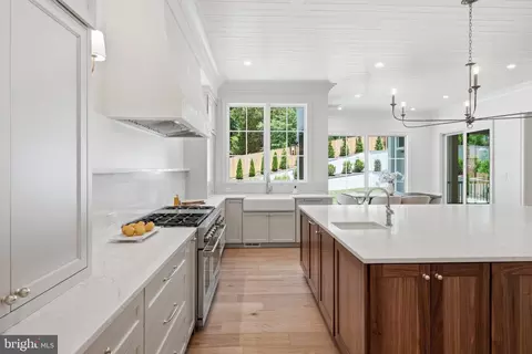 Kitchen - 6008 Oakdale Rd, Mclean, VA 22101 photo 3 of 5