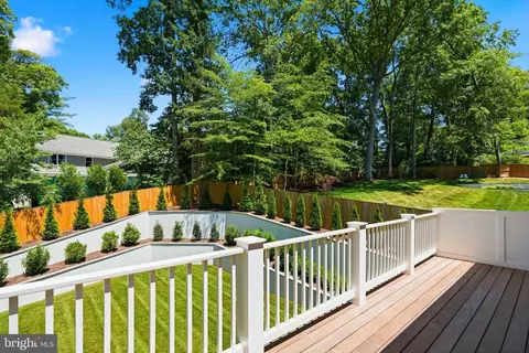 Exterior - 6008 Oakdale Rd, Mclean, VA 22101 photo 6 of 14