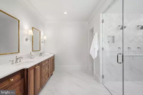 Bath - 6008 Oakdale Rd, Mclean, VA 22101 photo 4 of 12