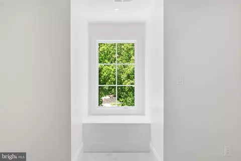 Entry Way - 6008 Oakdale Rd, Mclean, VA 22101 photo 17 of 25