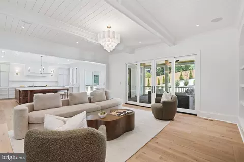Living - 6008 Oakdale Rd, Mclean, VA 22101 photo 3 of 5