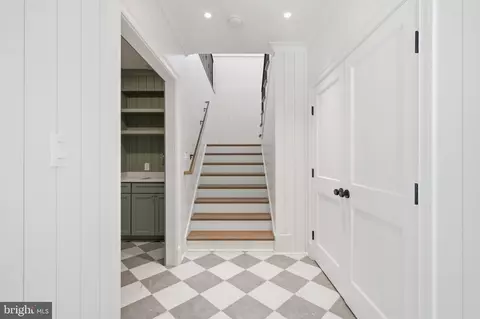 Entry Way - 6008 Oakdale Rd, Mclean, VA 22101 photo 22 of 25