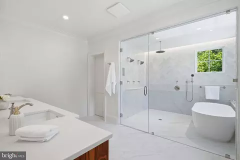 Bath - 6008 Oakdale Rd, Mclean, VA 22101 photo 3 of 12