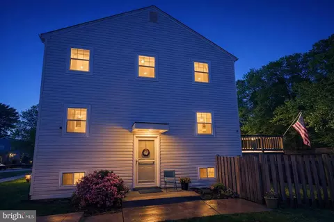 5526 Hollins Ln, Burke, VA 22015
