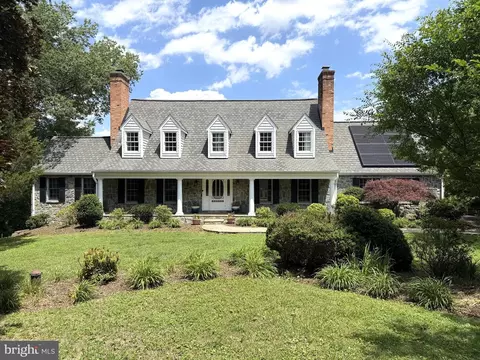 10101 Windy Knoll Ln, Vienna, VA 22182