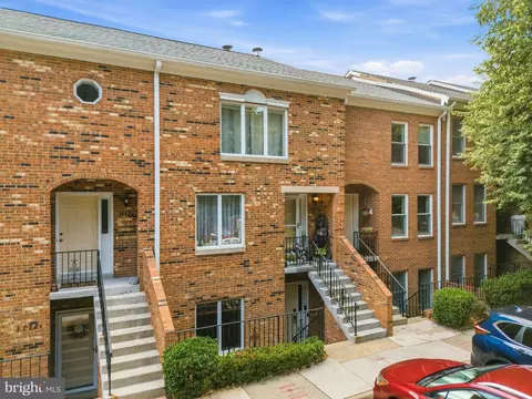 3770 A Madison Ln, Falls Church, VA 22041