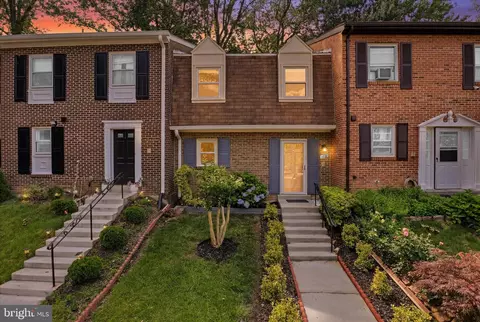 4560 Metro Ct, Annandale, VA 22003