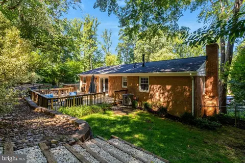 Exterior - 6602 Sandover Ct, Springfield, VA 22152 photo 16 of 17