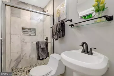 Bath - 6602 Sandover Ct, Springfield, VA 22152 photo 3 of 3
