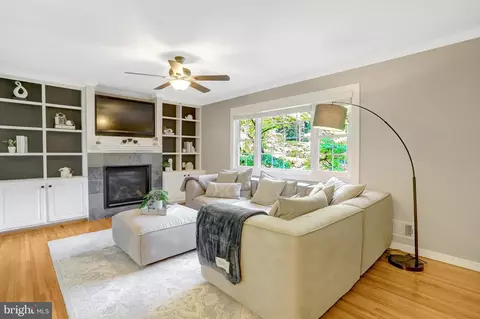 Living - 6602 Sandover Ct, Springfield, VA 22152 photo 2 of 3