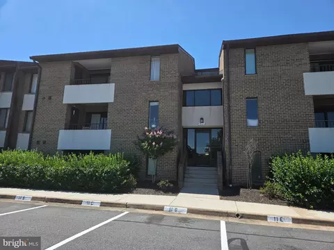 511 Florida Ave #201, Herndon, VA 20170