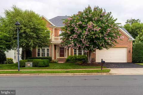 3714 Valley Oaks Dr, Fairfax, VA 22033