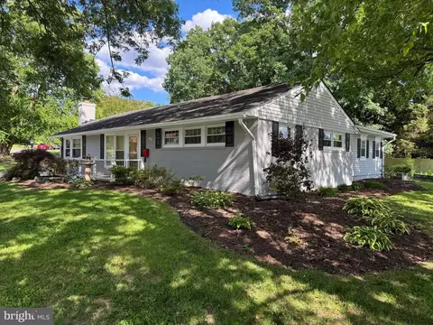 7111 Cindy Ln, Annandale, VA 22003