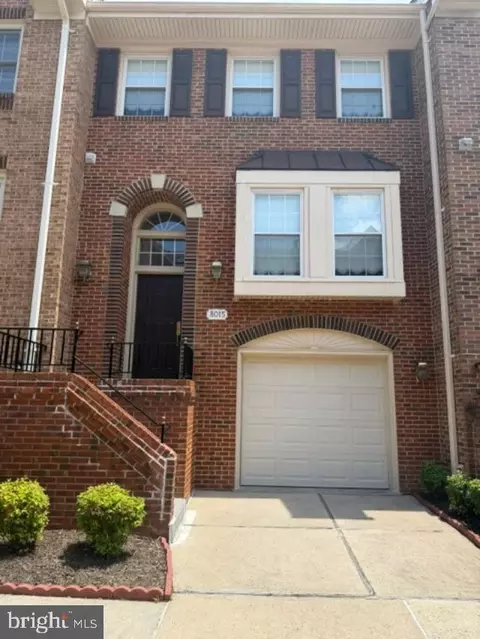 8015 Merry Oaks Ct, Vienna, VA 22182