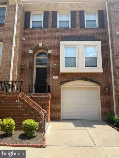 8015 Merry Oaks Ct, Vienna, VA 22182