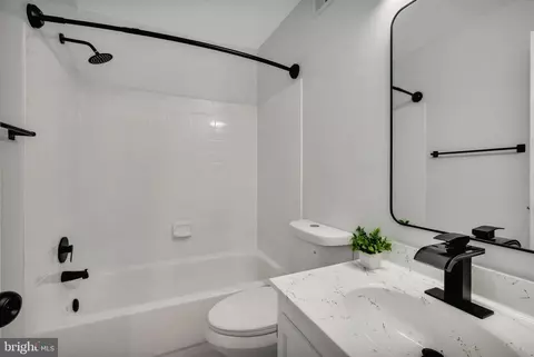 Bath - 9347 Peter Roy Ct, Burke, VA 22015 photo 5 of 5