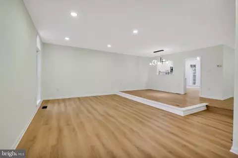 Living - 9347 Peter Roy Ct, Burke, VA 22015 photo 3 of 5