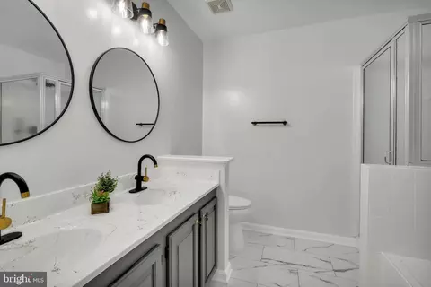 Bath - 9347 Peter Roy Ct, Burke, VA 22015 photo 2 of 5