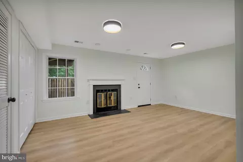 Living - 9347 Peter Roy Ct, Burke, VA 22015 photo 5 of 5