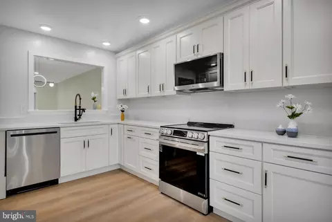 Kitchen - 9347 Peter Roy Ct, Burke, VA 22015 photo 2 of 2