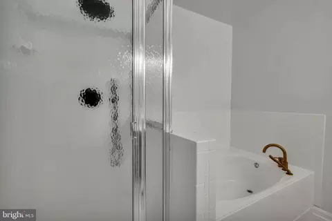 Bath - 9347 Peter Roy Ct, Burke, VA 22015 photo 4 of 5