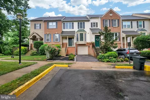 Exterior - 9347 Peter Roy Ct, Burke, VA 22015 photo 2 of 6