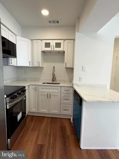 Kitchen - 5772 G Rexford Ct, Springfield, VA 22152 photo 3 of 5