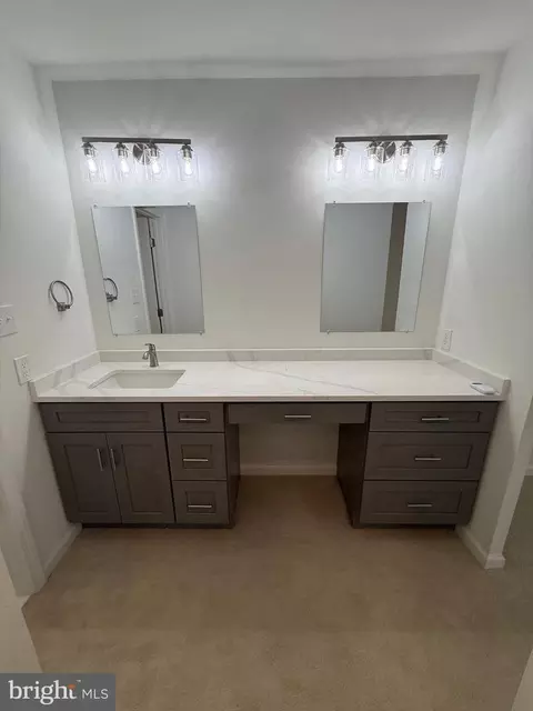 Bath - 5772 G Rexford Ct, Springfield, VA 22152 photo 5 of 5