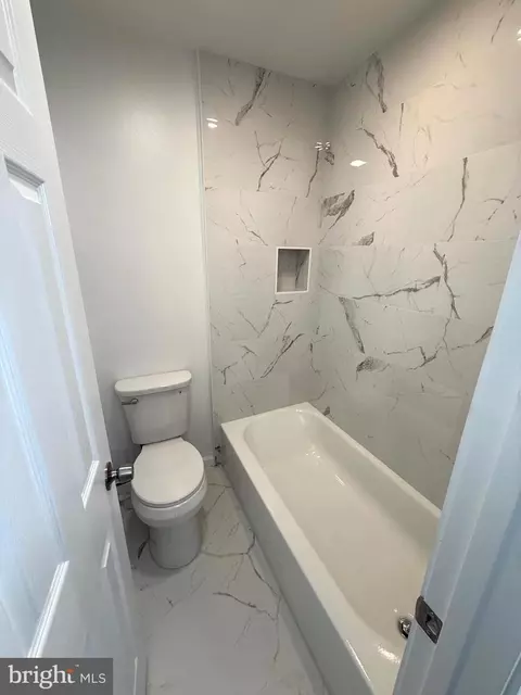 Bath - 5772 G Rexford Ct, Springfield, VA 22152 photo 4 of 5