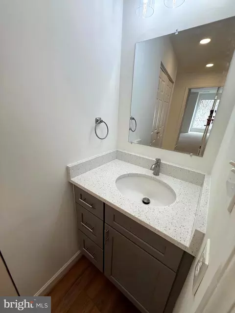 Bath - 5772 G Rexford Ct, Springfield, VA 22152 photo 1 of 5