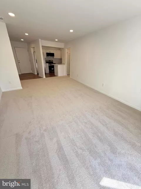 Living - 5772 G Rexford Ct, Springfield, VA 22152 photo 2 of 2