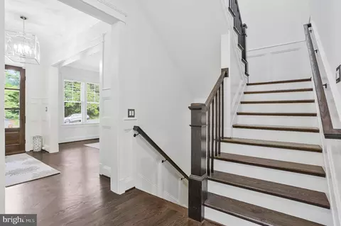 Entry Way - 1712 East Ave, Mclean, VA 22101 photo 6 of 15