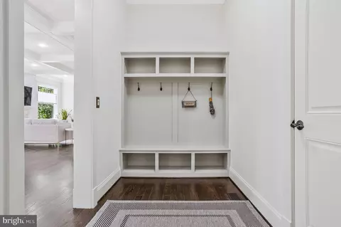 Entry Way - 1712 East Ave, Mclean, VA 22101 photo 10 of 15