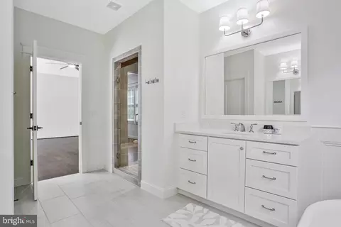 Bath - 1712 East Ave, Mclean, VA 22101 photo 6 of 15