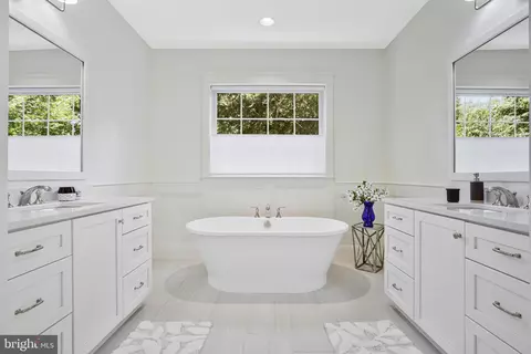Bath - 1712 East Ave, Mclean, VA 22101 photo 3 of 15