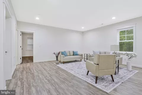 Living - 1712 East Ave, Mclean, VA 22101 photo 2 of 2