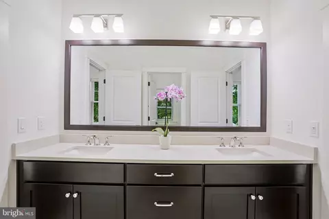 Bath - 1712 East Ave, Mclean, VA 22101 photo 11 of 15