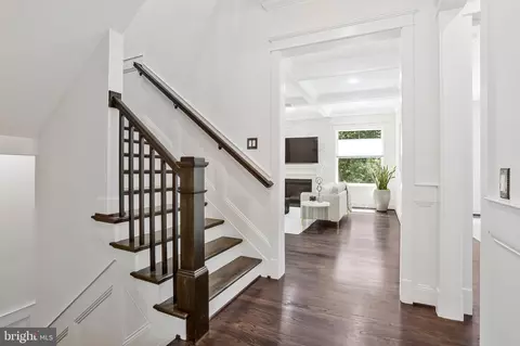 Entry Way - 1712 East Ave, Mclean, VA 22101 photo 7 of 15