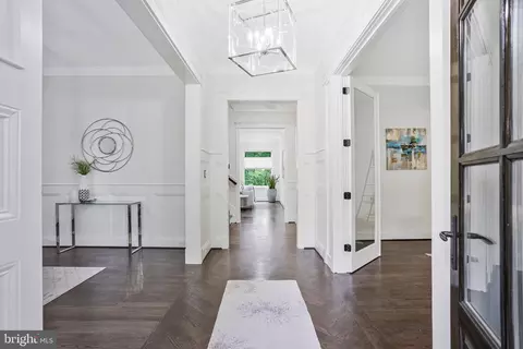Entry Way - 1712 East Ave, Mclean, VA 22101 photo 3 of 15