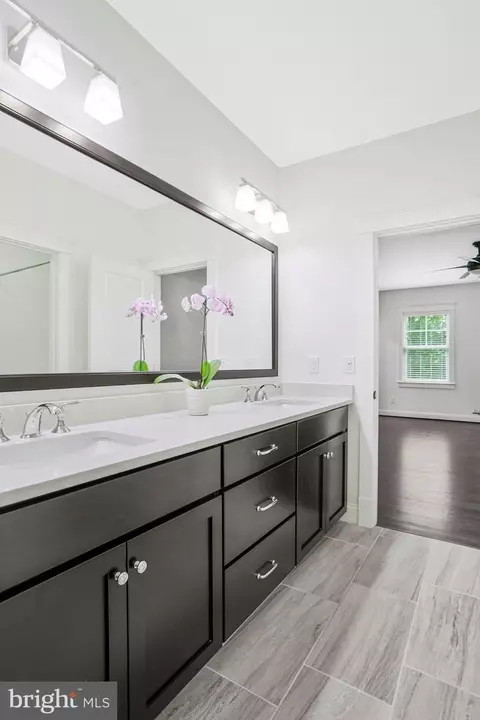 Bath - 1712 East Ave, Mclean, VA 22101 photo 10 of 15