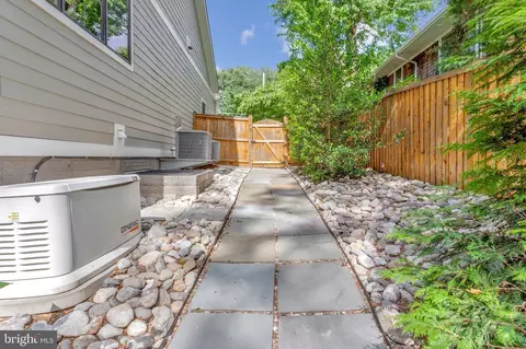 Exterior - 1712 East Ave, Mclean, VA 22101 photo 21 of 23