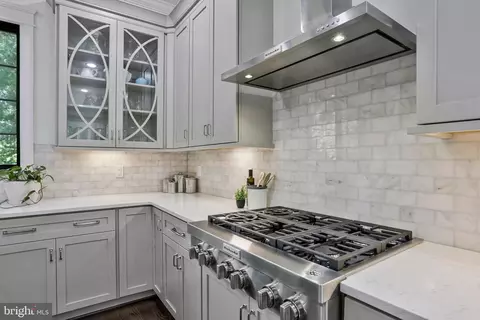 Kitchen - 1712 East Ave, Mclean, VA 22101 photo 6 of 9